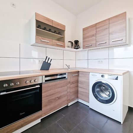 Raj Living - 1 Or 4 Room Apartments - 15 Min To Messe Dus - 10 Min Old Town Dus Düsseldorf Eksteriør bilde