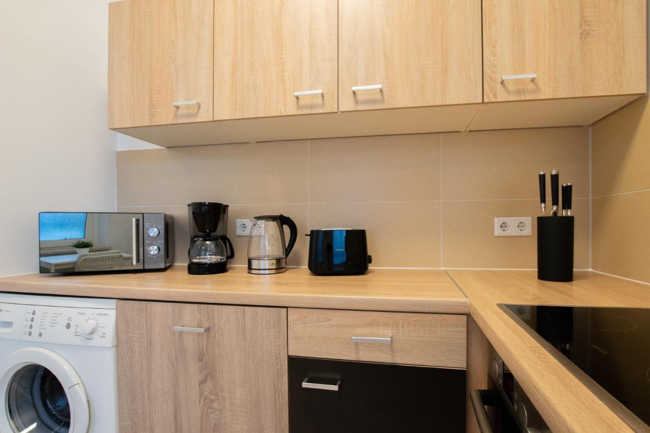 Raj Living - 1 Or 4 Room Apartments - 15 Min To Messe Dus - 10 Min Old Town Dus Düsseldorf Eksteriør bilde