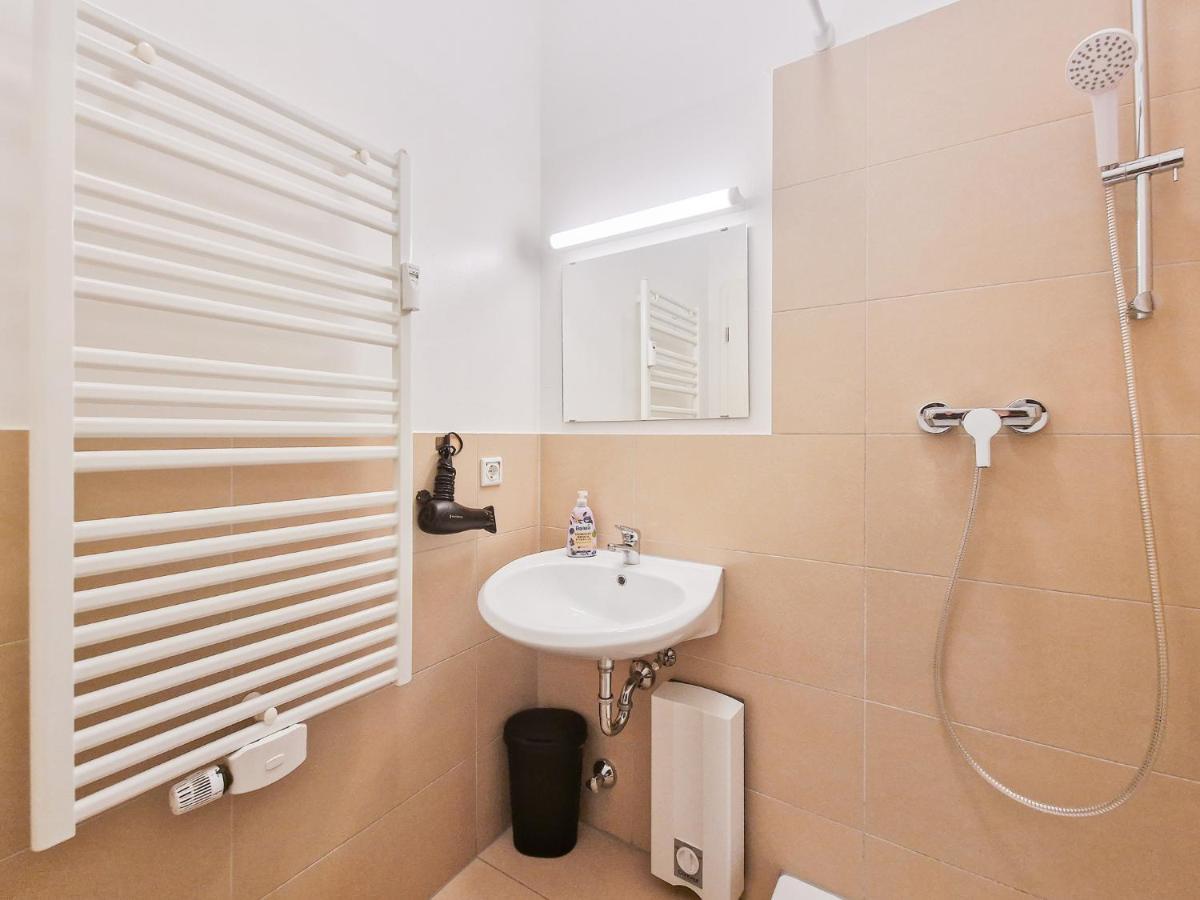 Raj Living - 1 Or 4 Room Apartments - 15 Min To Messe Dus - 10 Min Old Town Dus Düsseldorf Eksteriør bilde