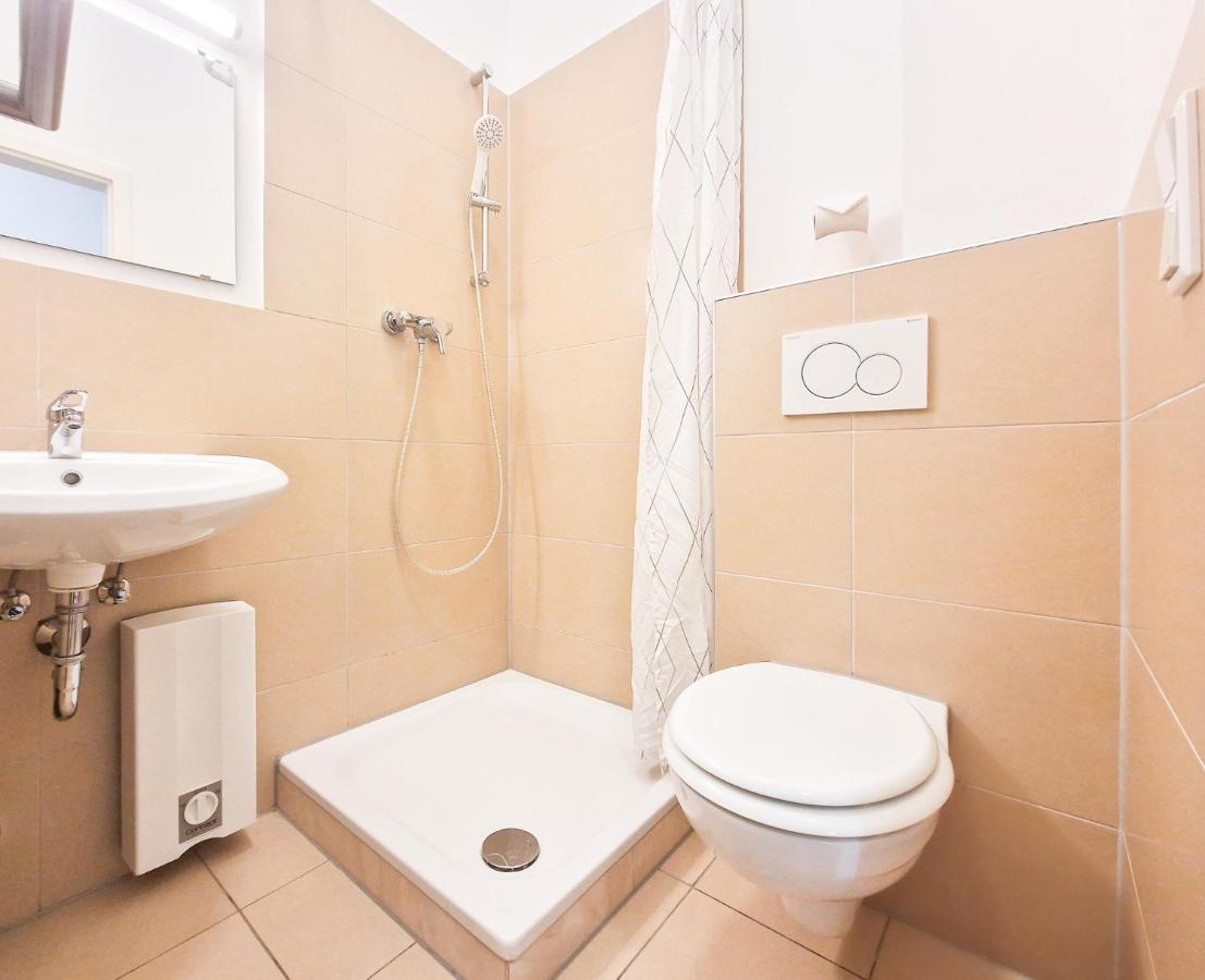 Raj Living - 1 Or 4 Room Apartments - 15 Min To Messe Dus - 10 Min Old Town Dus Düsseldorf Eksteriør bilde